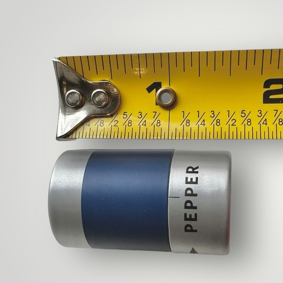 Delta Air Lines Salt Pepper Shaker Engine Collectible Travel Souvenir D One New - Picture 9 of 12